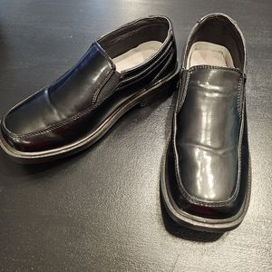 Deer Stags "Brian" boys slip-on dress shoes Size 4